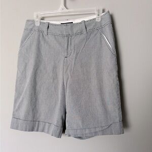 Banana Republic Pin Stripe Bermuda Shorts size 4 EUC like new condition